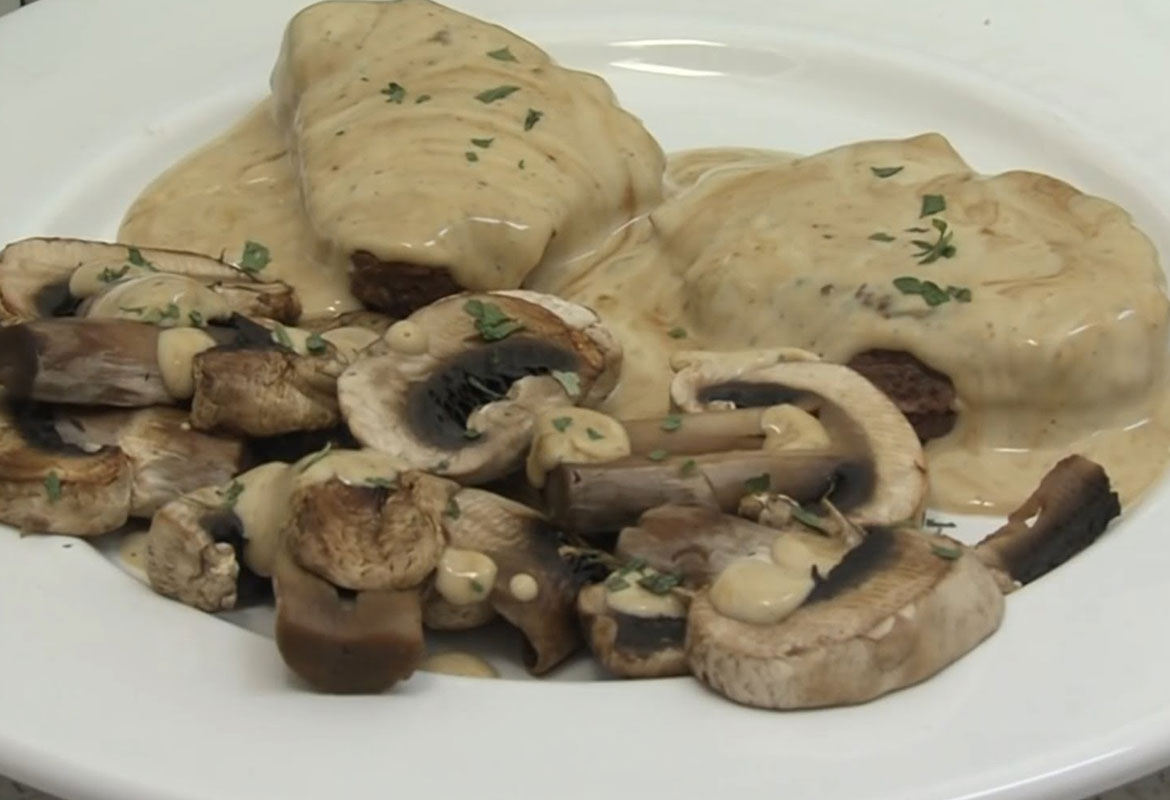 Carne Mechada en Salsa de Hongos