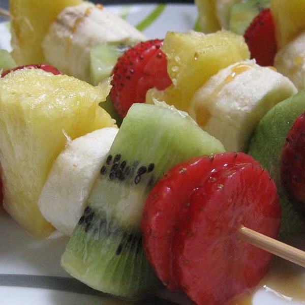 Pincho de Frutas, Queso y Jamón o Salchichas